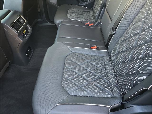 Used 2024 Volkswagen Atlas SEL Premium R-Line image 16