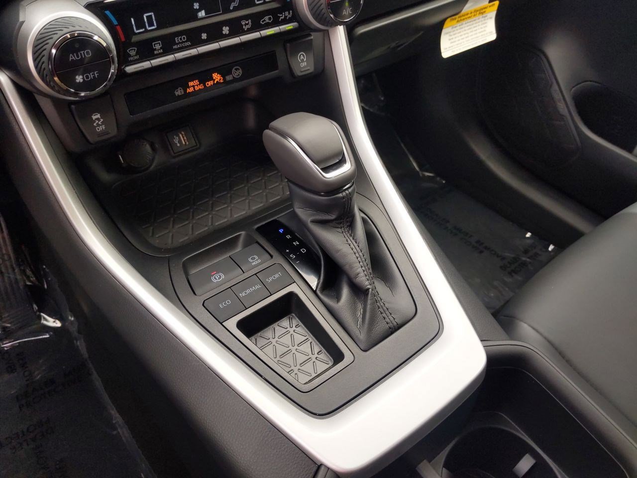 Used 2023 Toyota RAV4 XLE Premium image 13