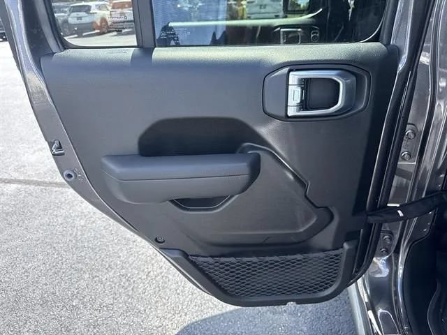 New 2026 Jeep Gladiator Rubicon w/ Steel Power Dome Hood Package AWD/4WD image 13