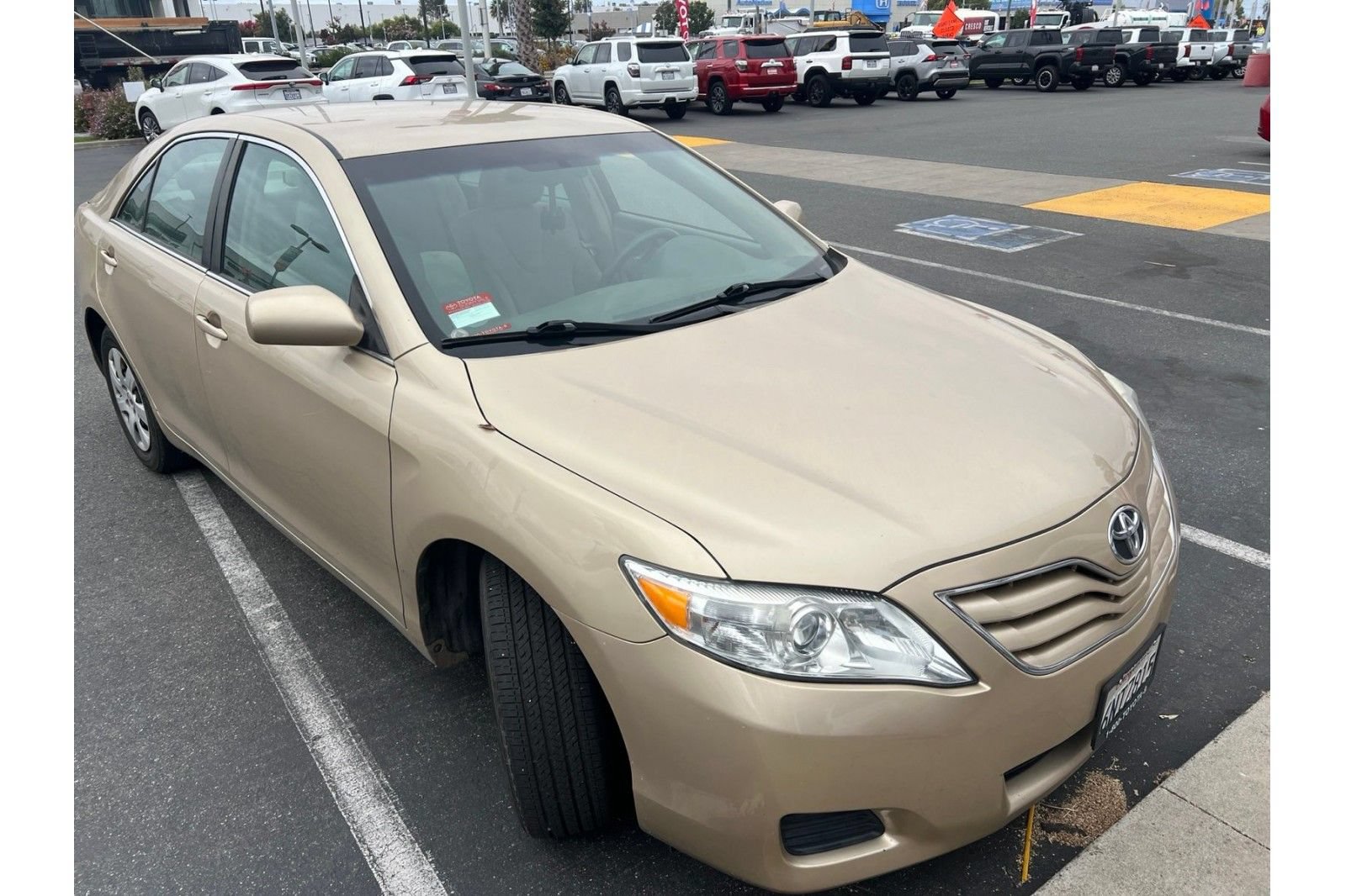 Used 2011 Toyota Camry LE FWD image 3