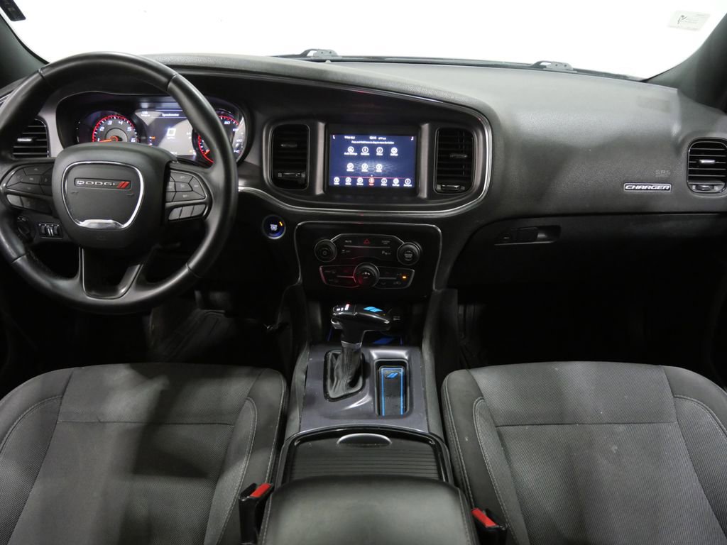 Used 2018 Dodge Charger SXT w/ Blacktop Package RWD image 10