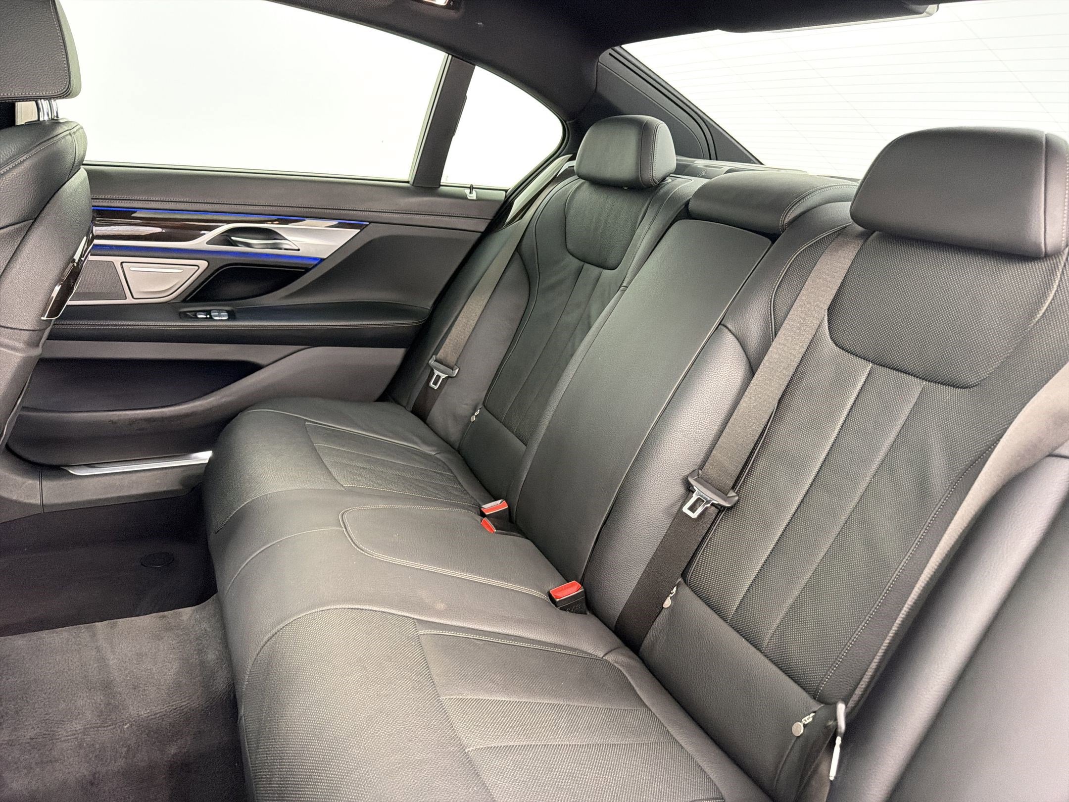 Used 2019 BMW 740i w/ Executive Package RWD image 26