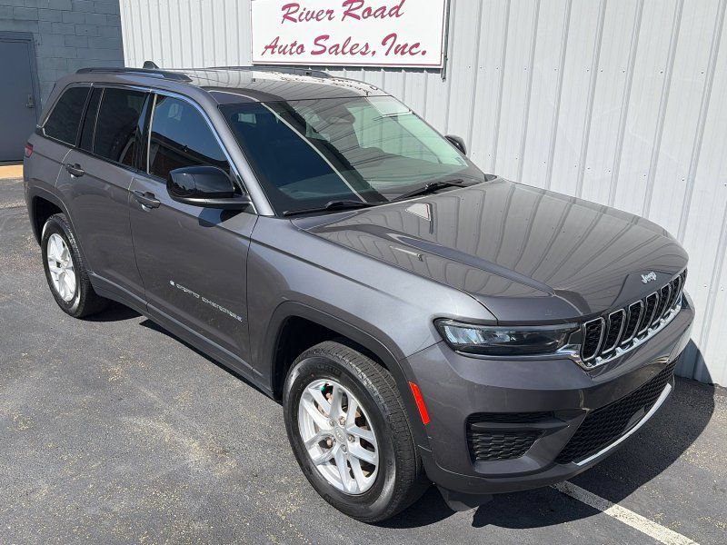 Used 2023 Jeep Grand Cherokee Laredo X AWD/4WD image 3