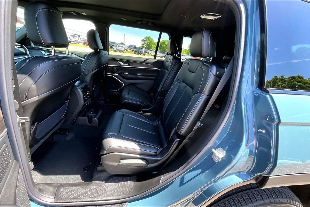 New 2026 Jeep Grand Cherokee L Limited AWD/4WD image 10