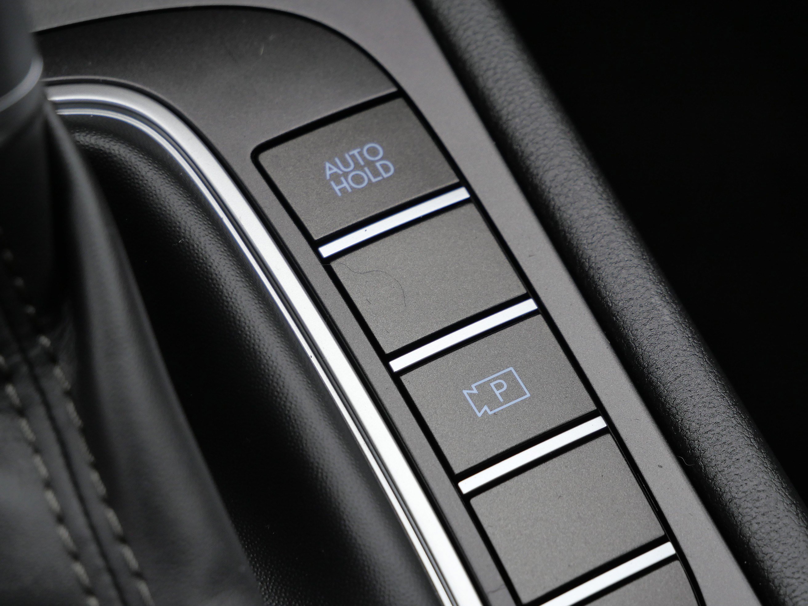 Certified 2025 Hyundai Kona SEL image 28