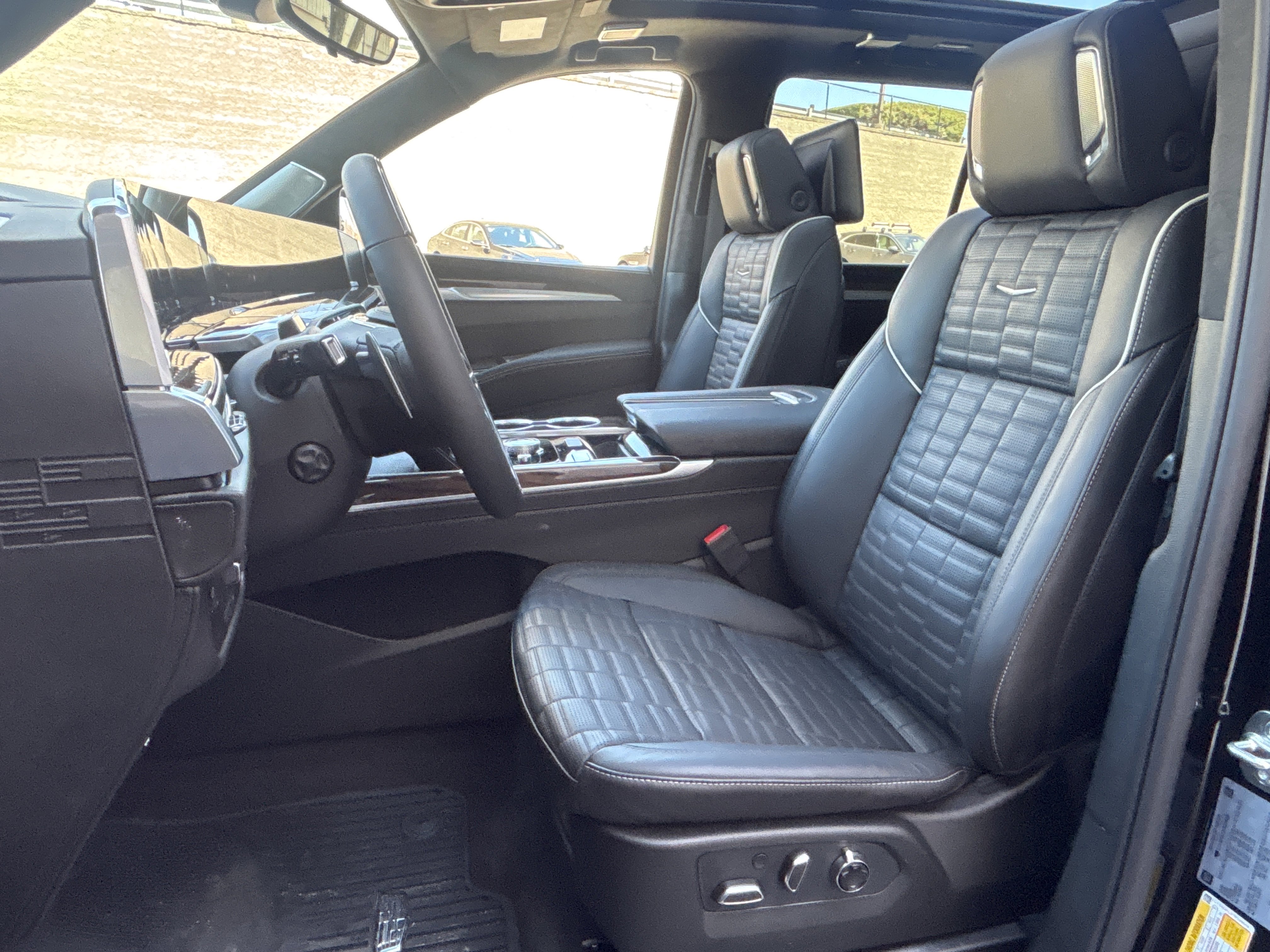 Used 2026 Cadillac Escalade Platinum Sport w/ LPO, ONYX Package image 27