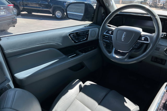 Used 2021 Lincoln Navigator Reserve w/ Luxury Package AWD/4WD image 11