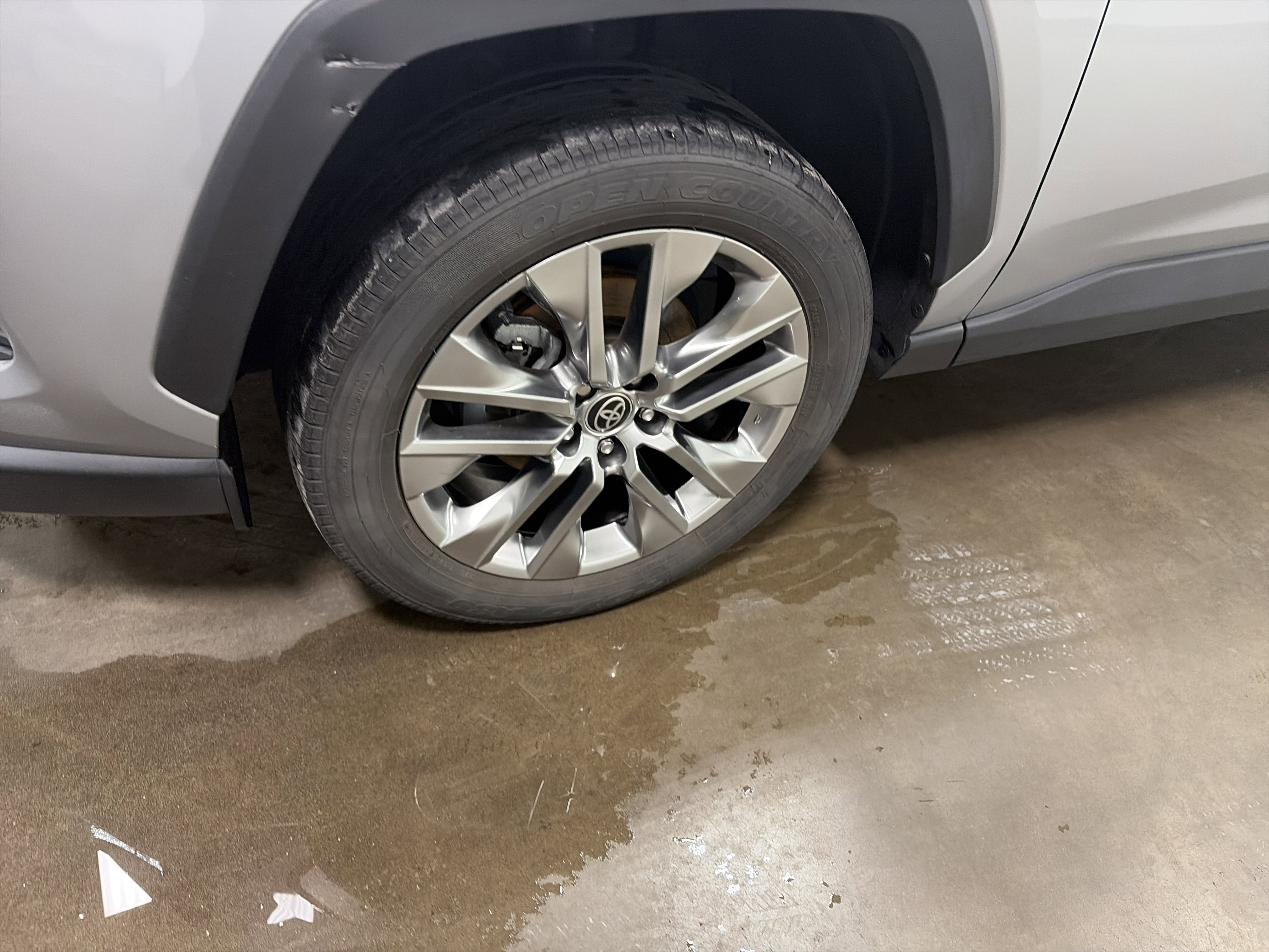 Used 2021 Toyota RAV4 XLE Premium image 9