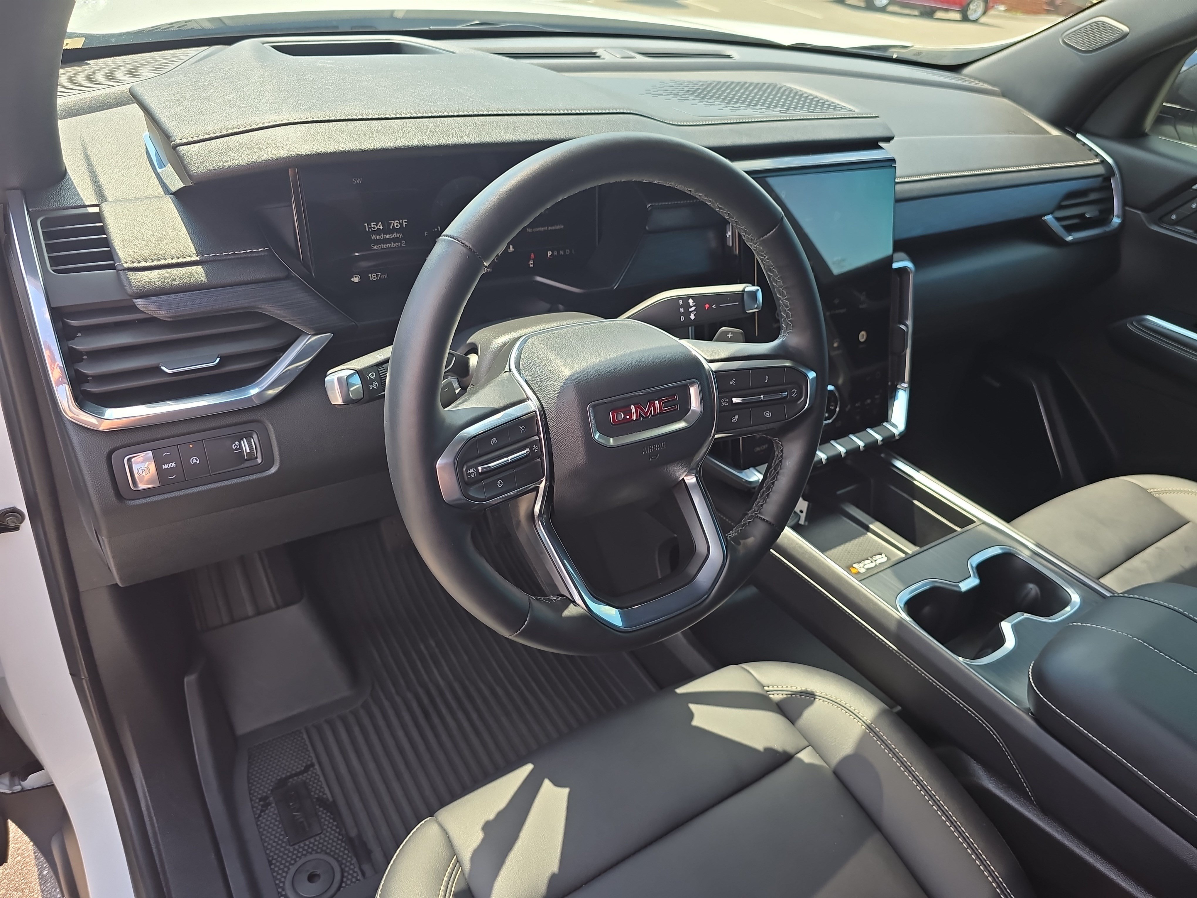 Used 2025 GMC Acadia Elevation w/ Elevation Premium Package FWD image 17