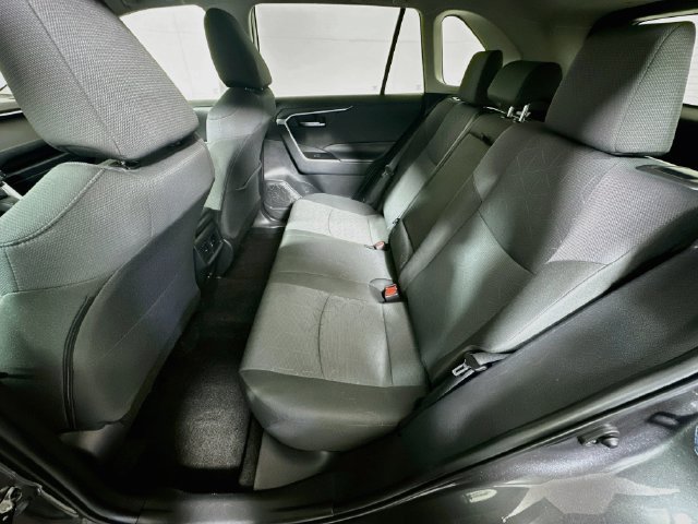 Used 2025 Toyota RAV4 XLE FWD image 22