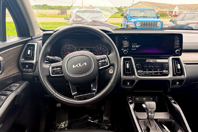 Used 2022 Kia Sorento S w/ Panoramic Sunroof Package AWD/4WD image 6