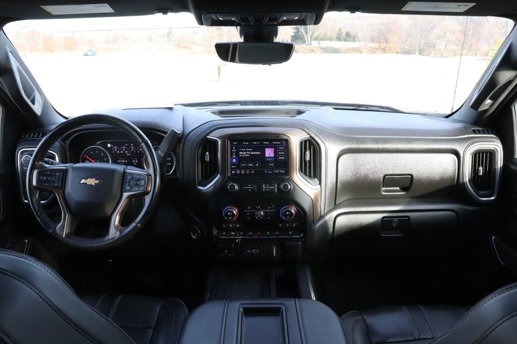Used 2020 Chevrolet Silverado 1500 High Country w/ Technology Package image 4