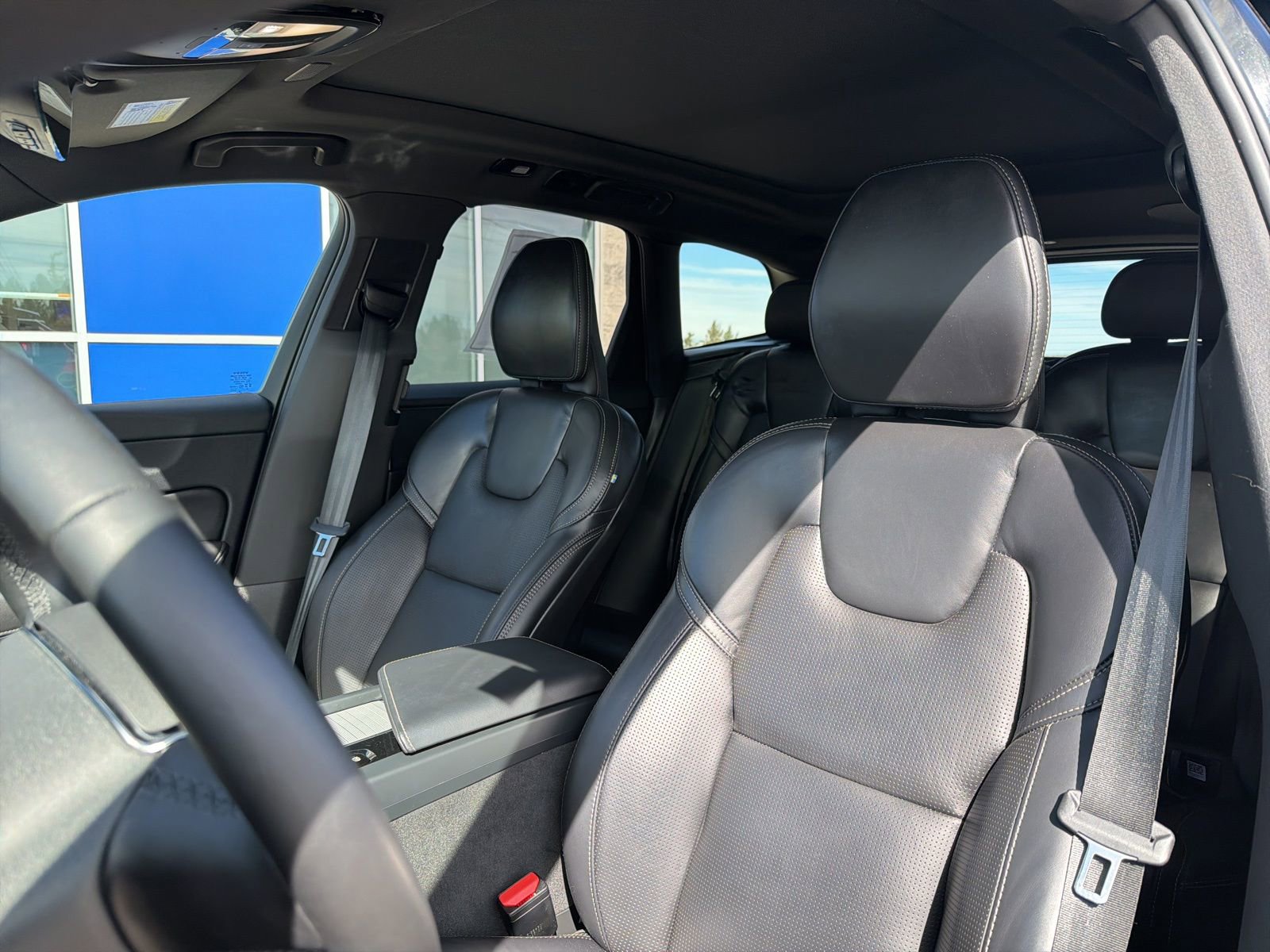 Used 2024 Volvo XC60 B5 Ultimate w/ Protection Package Premier image 18