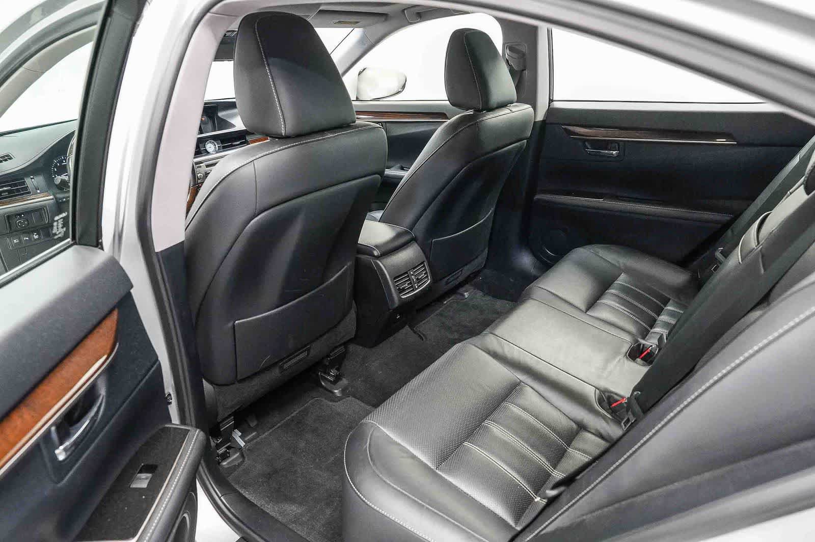 Used 2016 Lexus ES 350 w/ Luxury Package w/Wood Trim FWD image 19