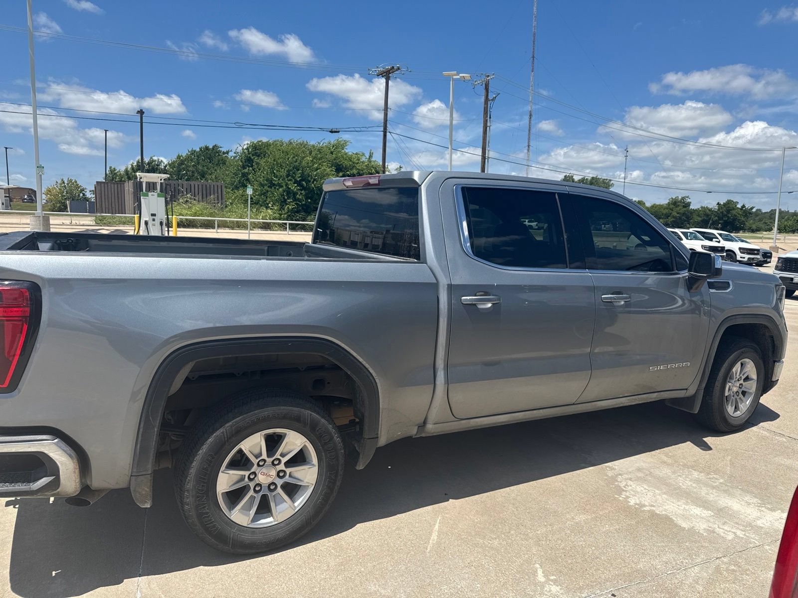 Used 2024 GMC Sierra 1500 SLE RWD image 2