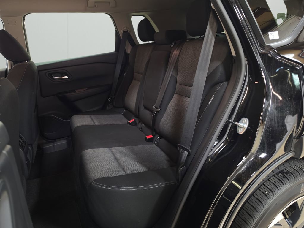 Used 2025 Nissan Rogue SV image 11