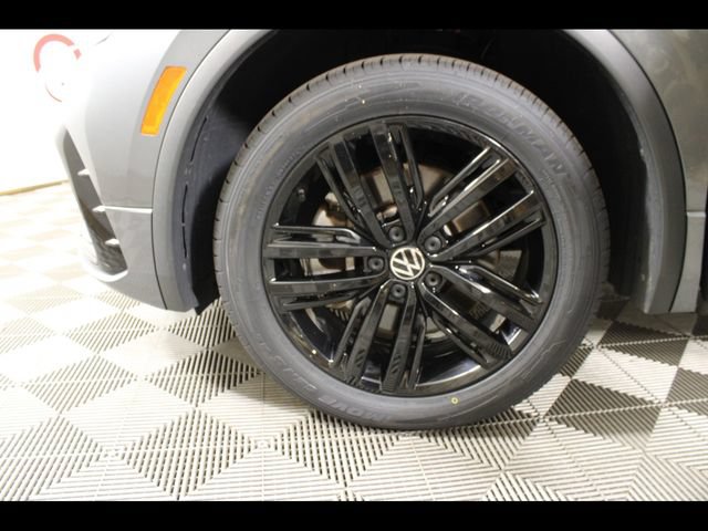 Used 2022 Volkswagen Tiguan SE R-Line AWD/4WD image 28