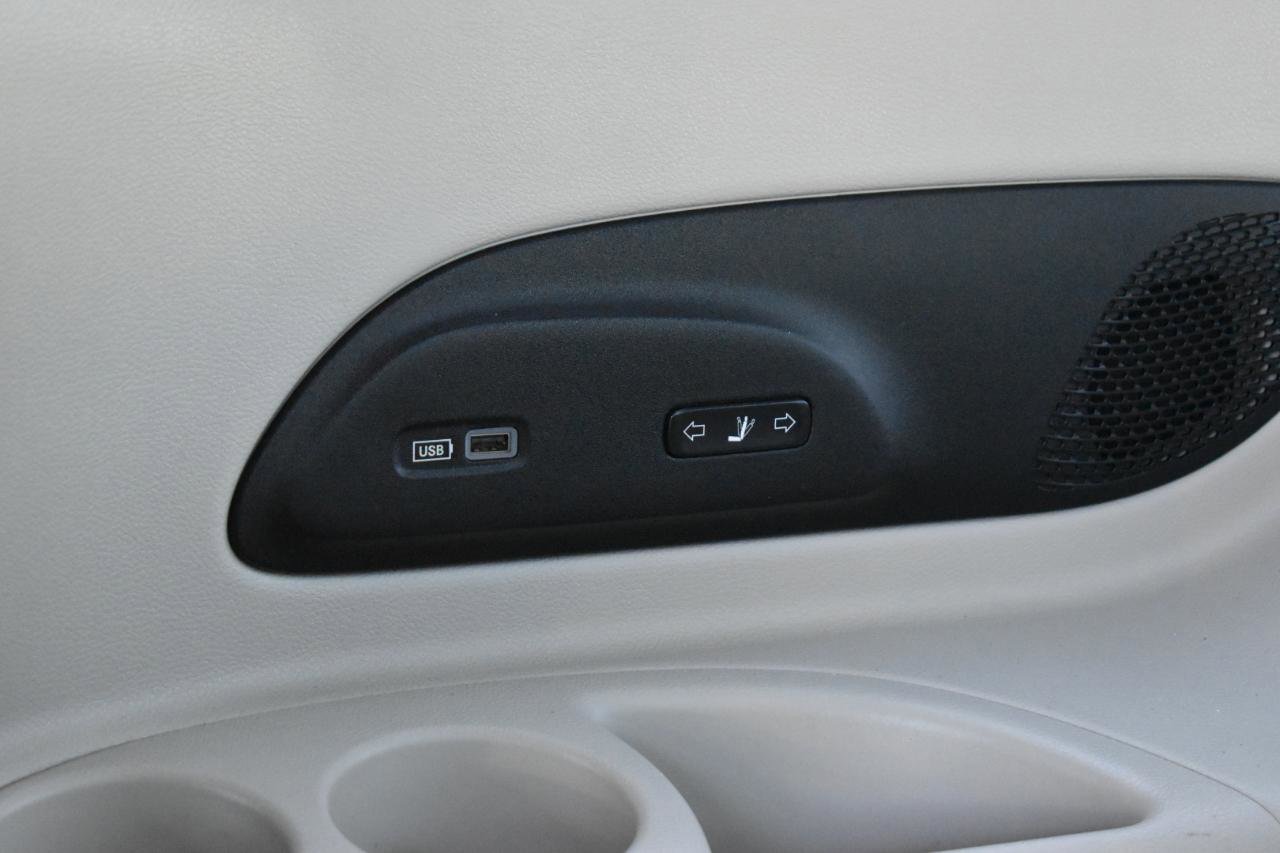 Used 2020 Chrysler Pacifica Limited image 53