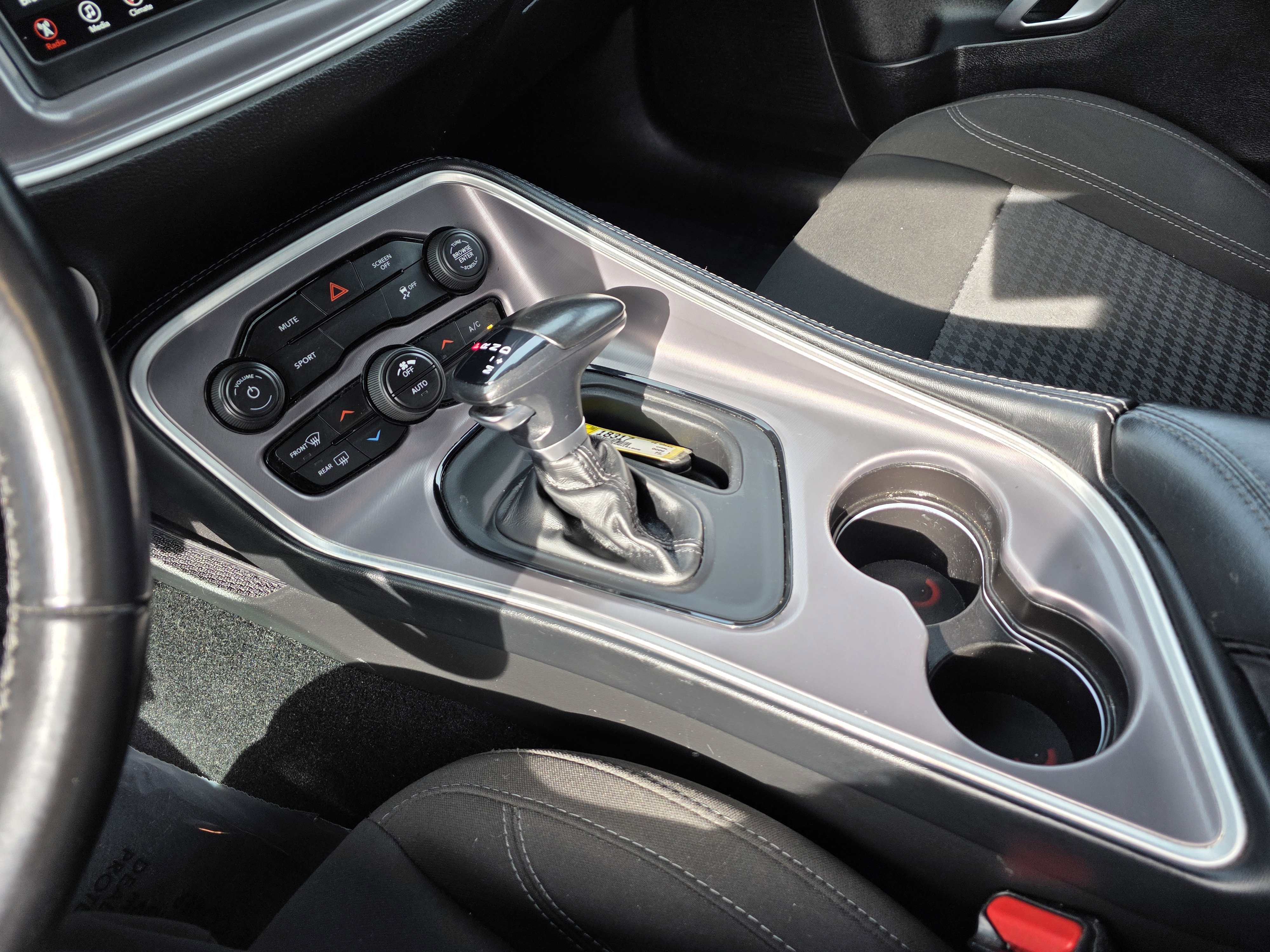 Certified 2022 Dodge Challenger SXT image 16