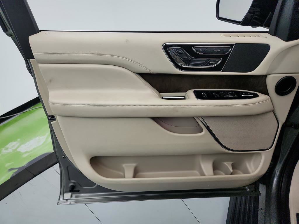 Used 2019 Lincoln Navigator Reserve w/ Cargo Package image 24