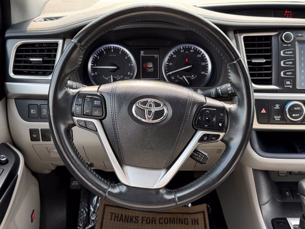 Used 2017 Toyota Highlander Limited AWD/4WD image 29