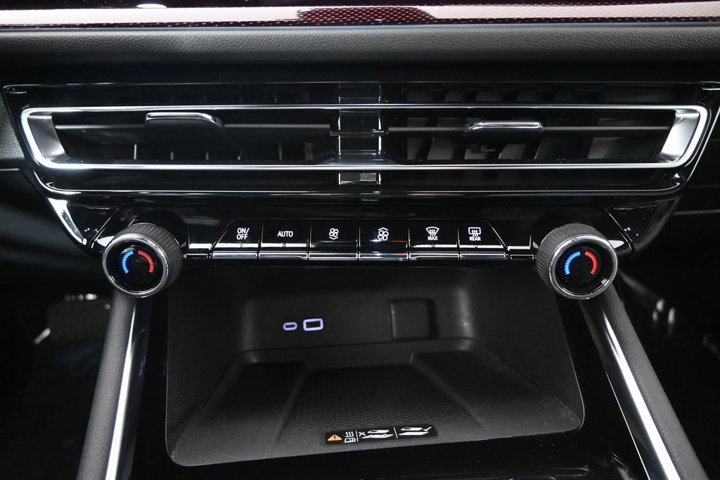 Used 2024 Chevrolet Traverse Z71 image 30