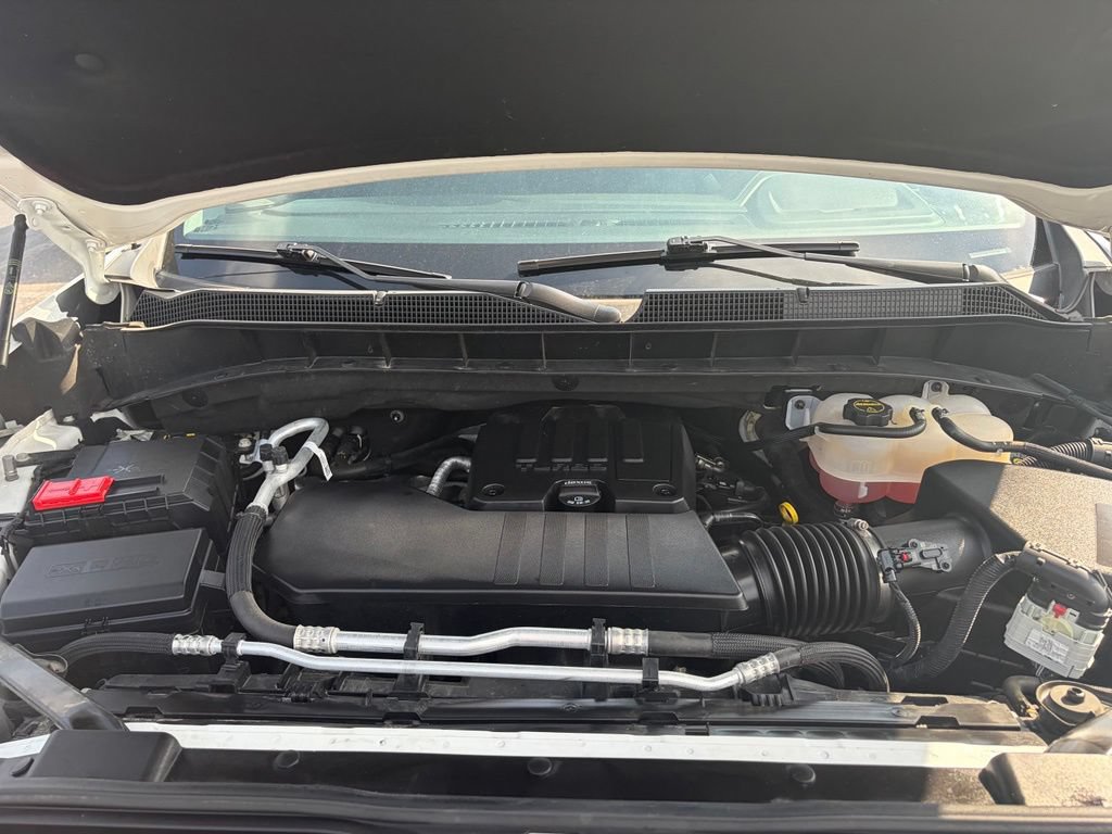 Used 2024 Chevrolet Silverado 1500 LT AWD/4WD image 32