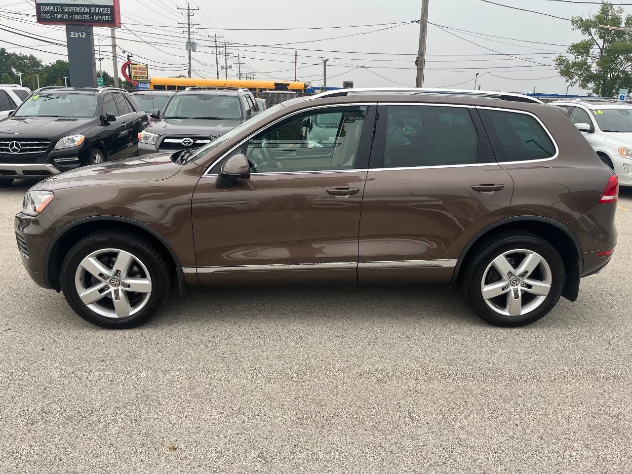 Used 2013 Volkswagen Touareg TDI AWD/4WD image 2