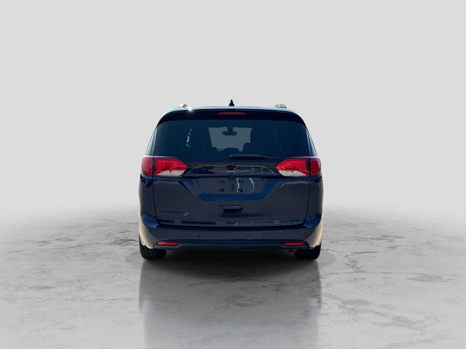 Used 2018 Chrysler Pacifica Touring-L Plus FWD image 5
