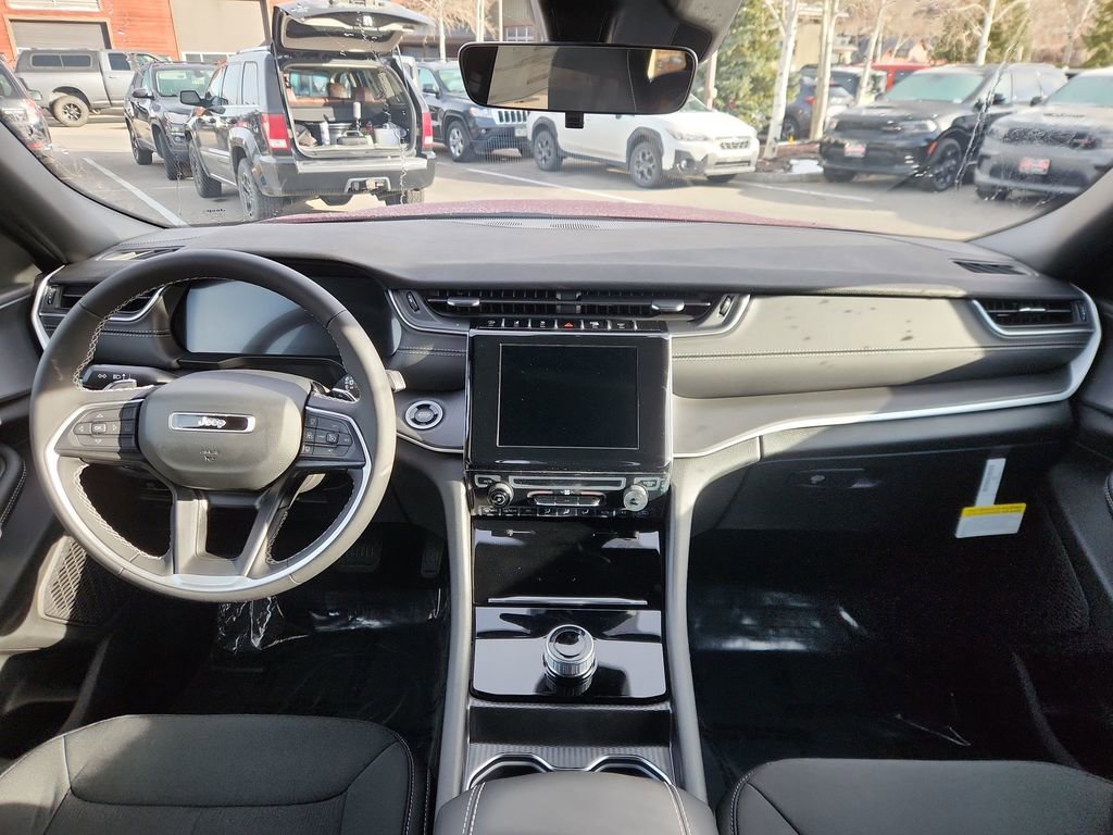 New 2025 Jeep Grand Cherokee Laredo image 12