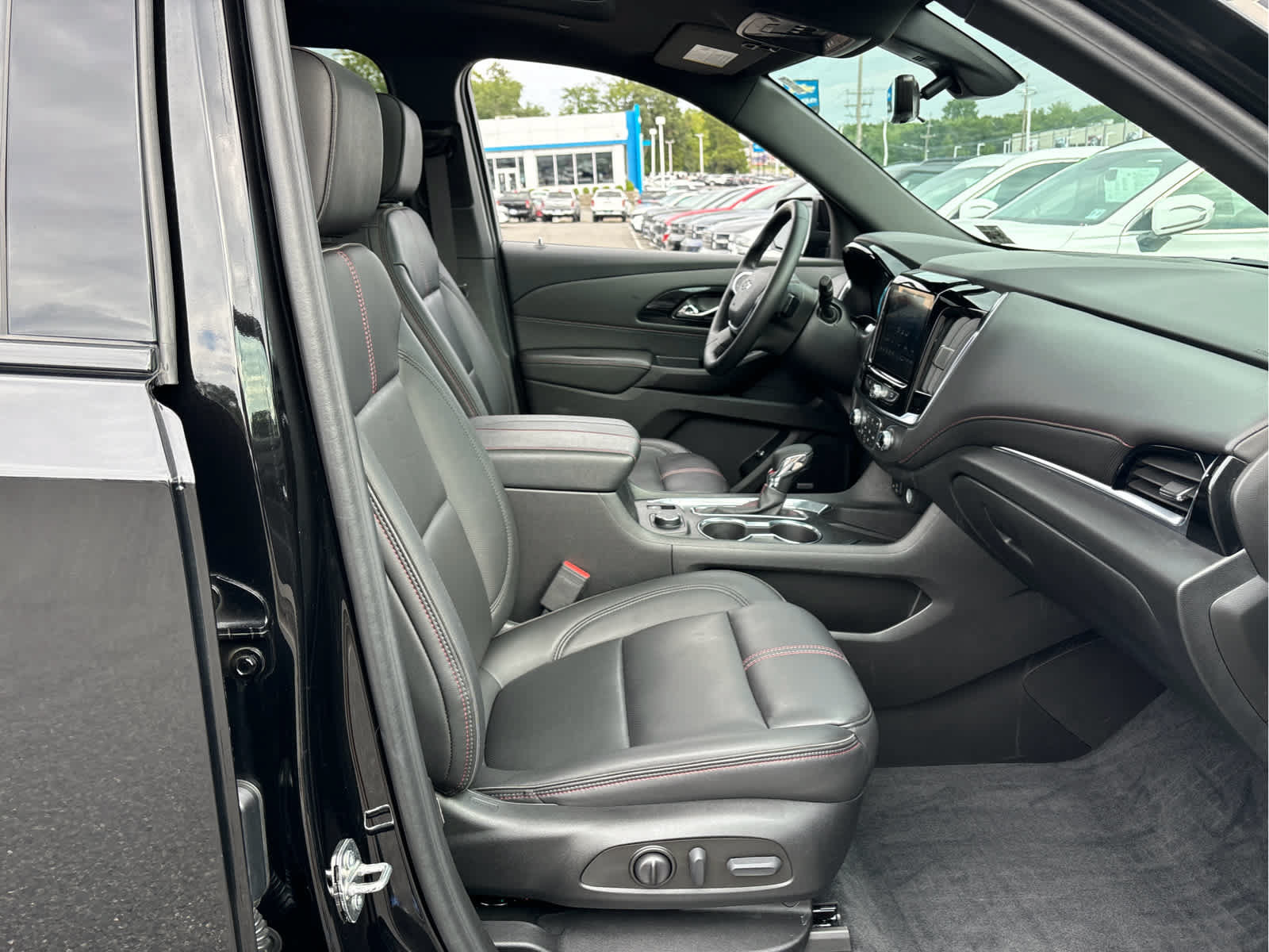 Certified 2023 Chevrolet Traverse RS w/ LPO, Floor Liner Package AWD/4WD image 27