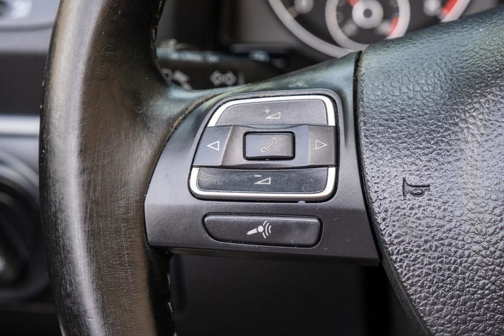 Used 2010 Volkswagen Eos Komfort FWD image 15