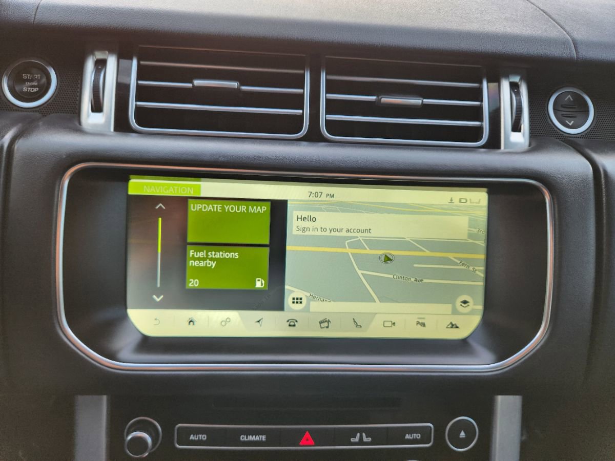 Used 2017 Land Rover Range Rover Supercharged AWD/4WD image 16