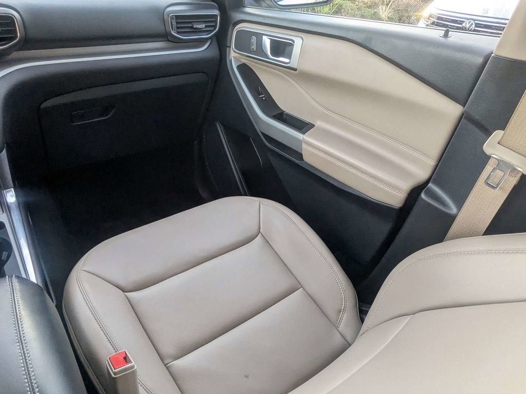 Used 2024 Ford Explorer XLT w/ Equipment Group 202A image 19