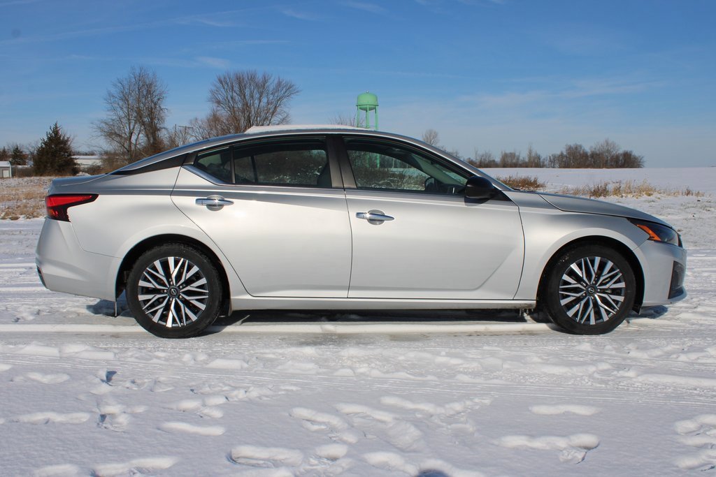 Used 2024 Nissan Altima 2.5 SV image 8