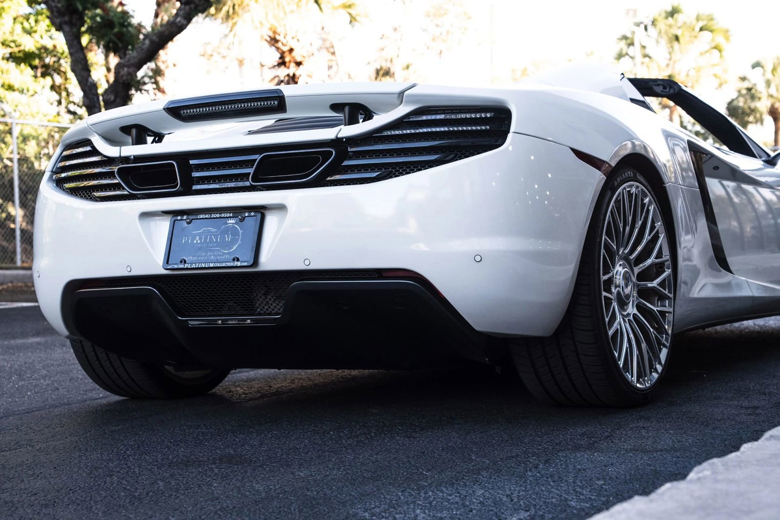 Used 2013 McLaren MP4-12C Spider RWD image 17