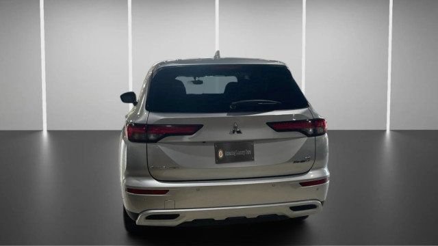 Used 2024 Mitsubishi Outlander SE AWD/4WD image 11