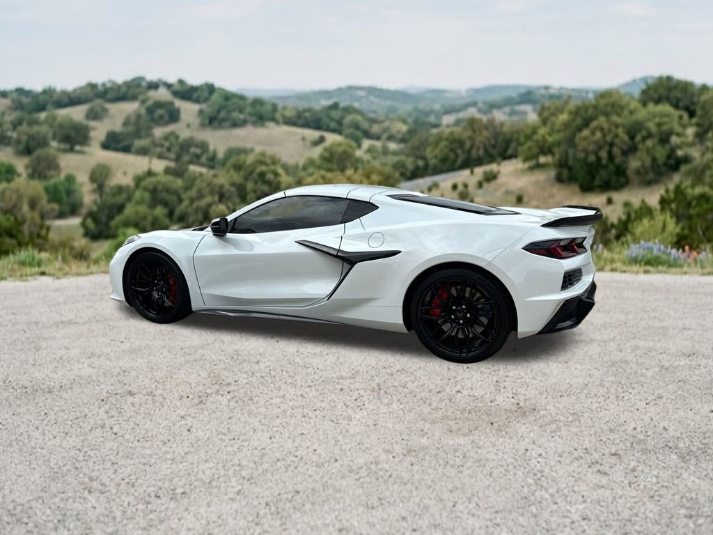 Used 2025 Chevrolet Corvette Z06 RWD image 6