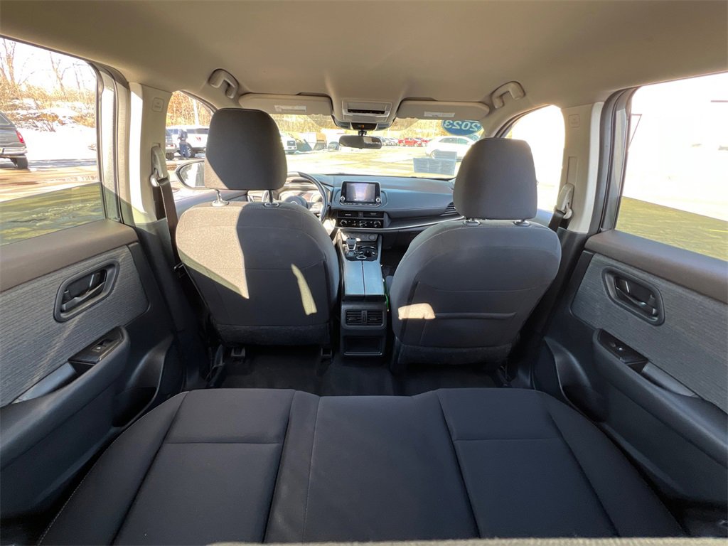 Used 2023 Nissan Rogue S image 30