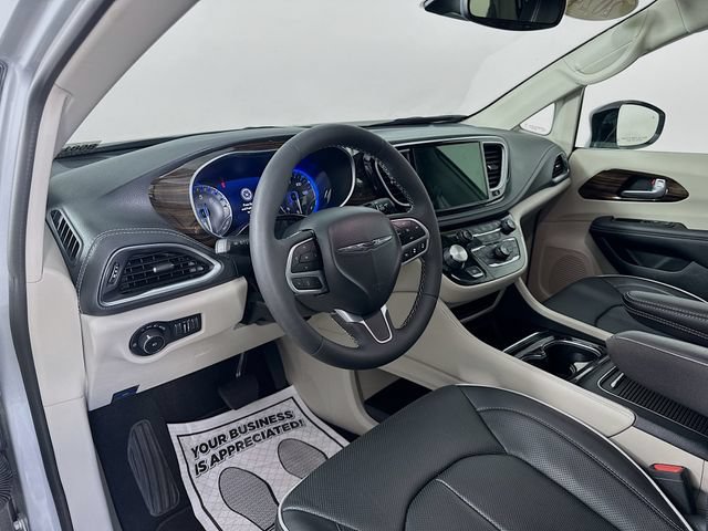 Used 2024 Chrysler Pacifica Limited FWD image 9