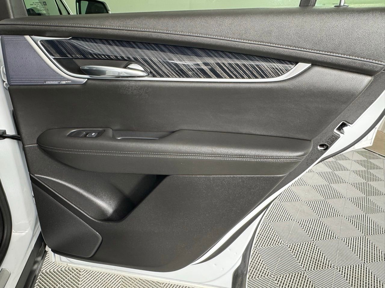 Used 2024 Cadillac XT6 Premium Luxury w/ Technology Package image 30