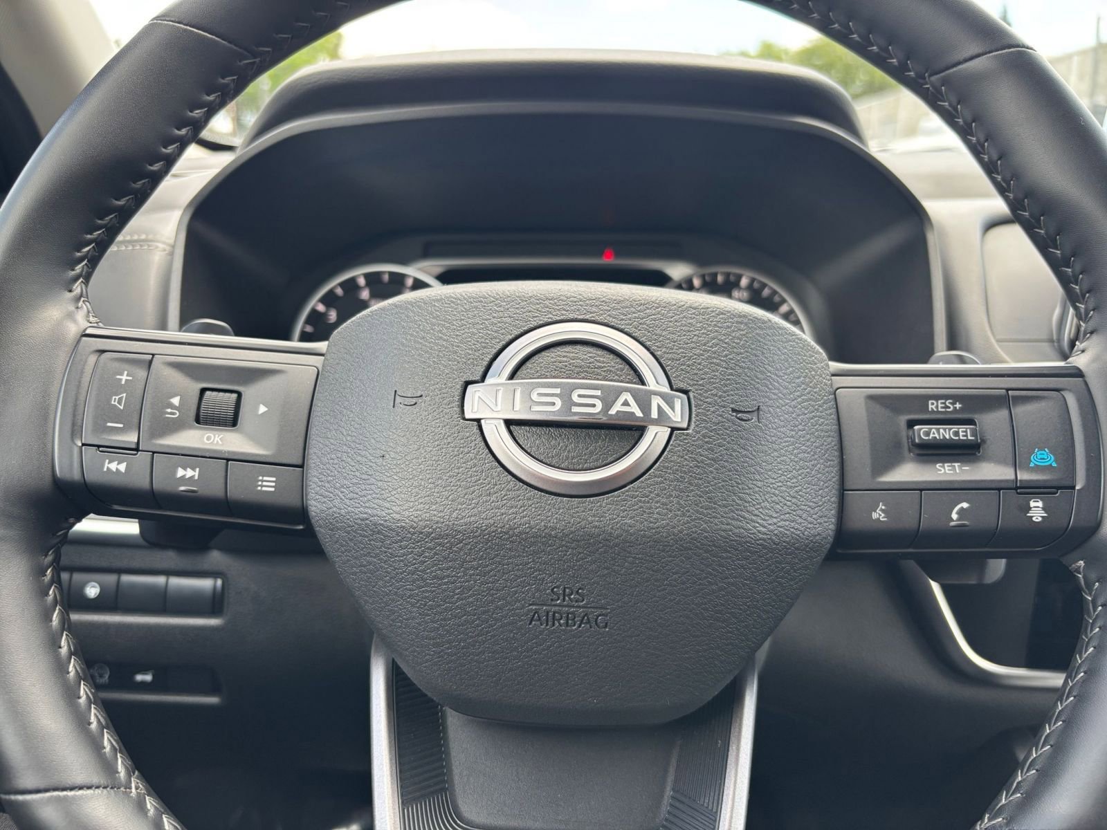 Used 2025 Nissan Rogue SV FWD image 30