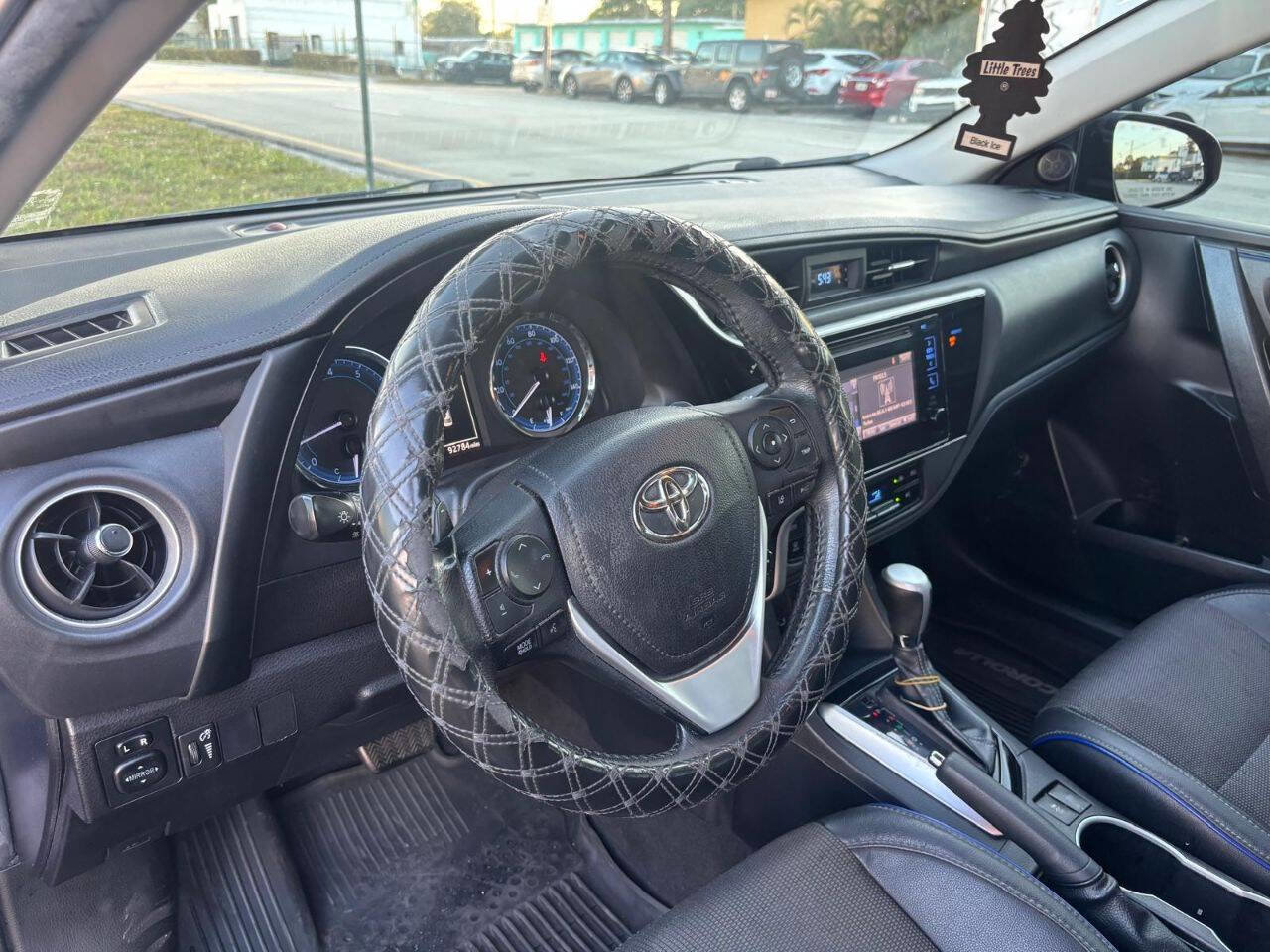 Used 2019 Toyota Corolla SE FWD image 11
