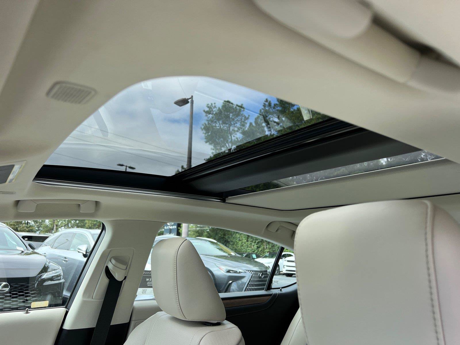 Certified 2024 Lexus ES 350 w/ Technology Package FWD image 32
