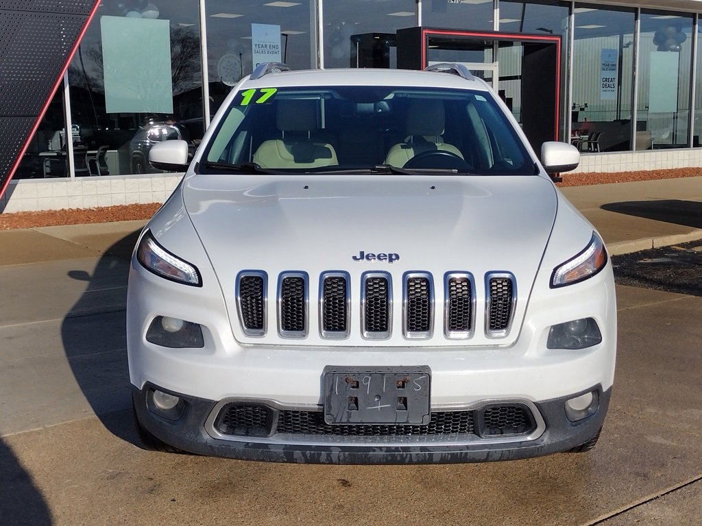 Used 2017 Jeep Cherokee Limited image 2