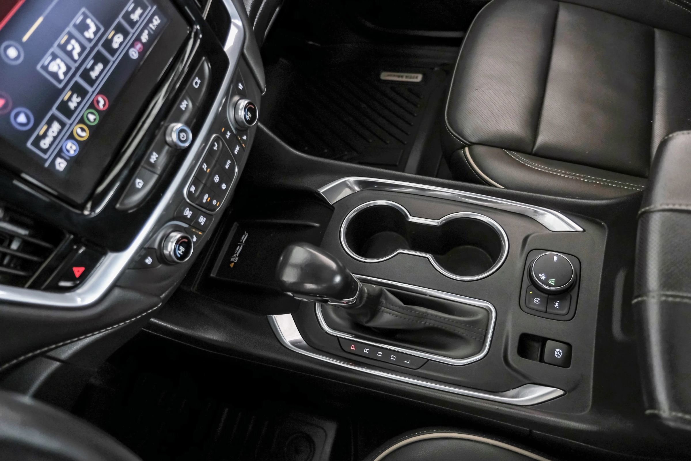 Used 2022 Chevrolet Traverse Premier w/ Redline Edition FWD image 29