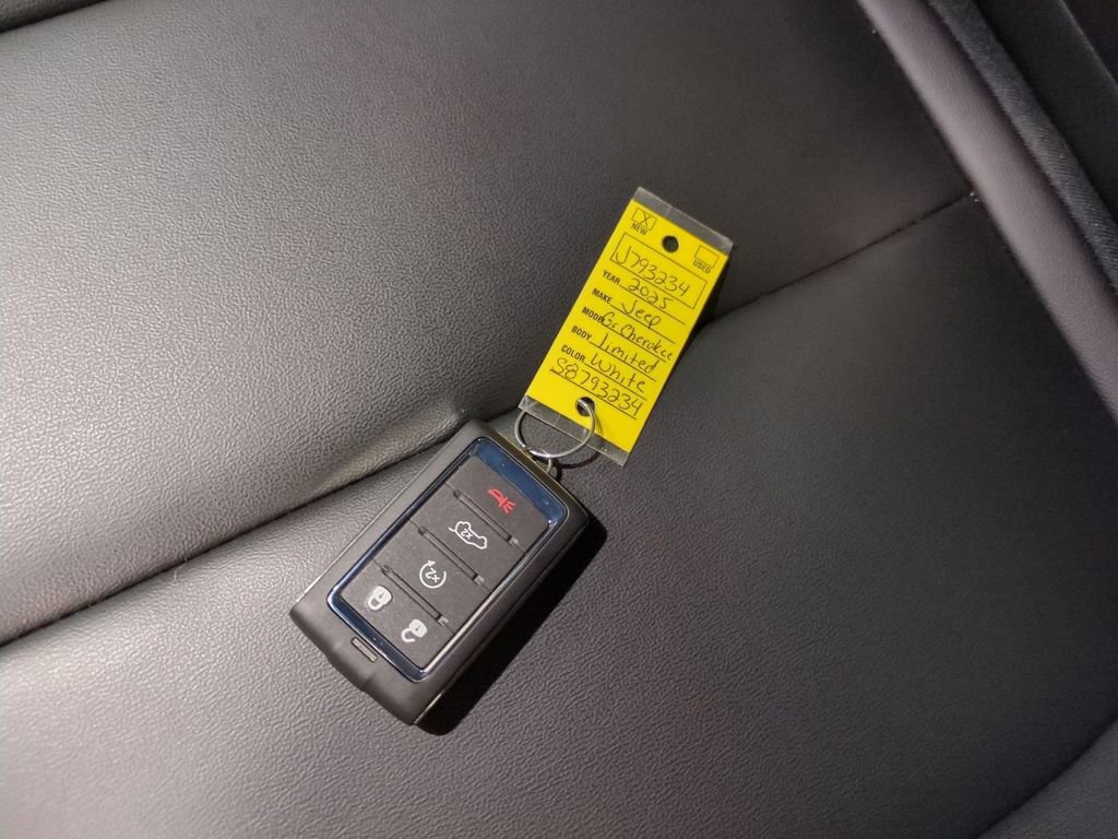 New 2025 Jeep Grand Cherokee Limited w/ Trailer Tow Package image 37