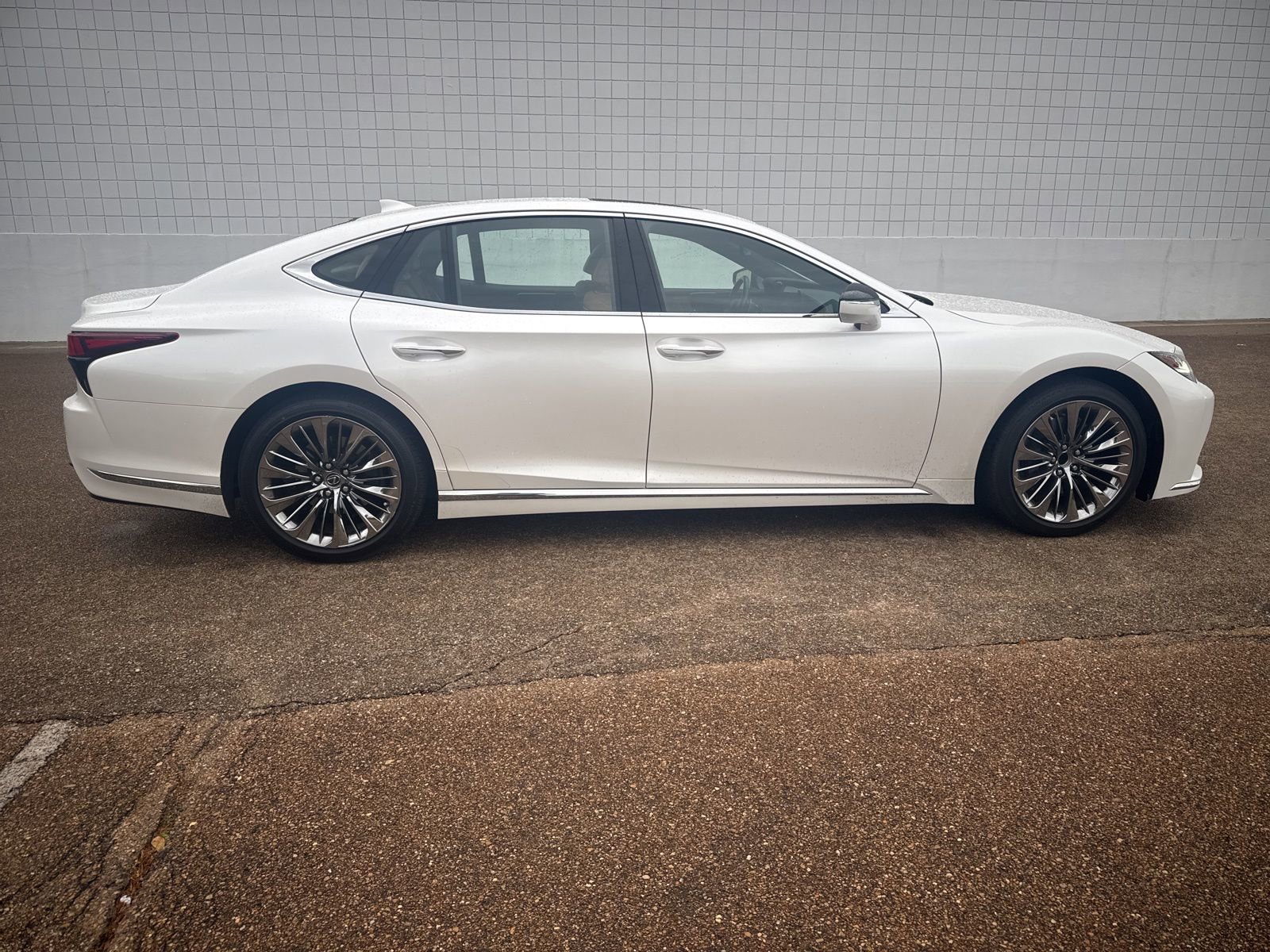 Used 2022 Lexus LS 500 RWD image 8