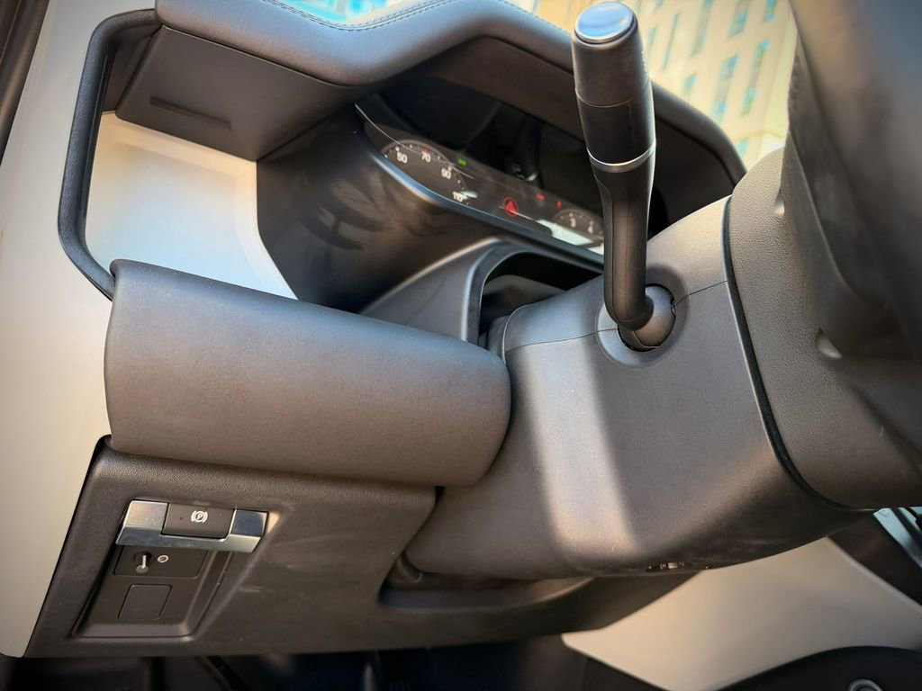 Used 2024 Land Rover Defender 110 X-Dynamic SE image 33