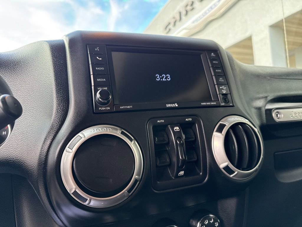 Used 2018 Jeep Wrangler Unlimited Sahara w/ Connectivity Group image 25